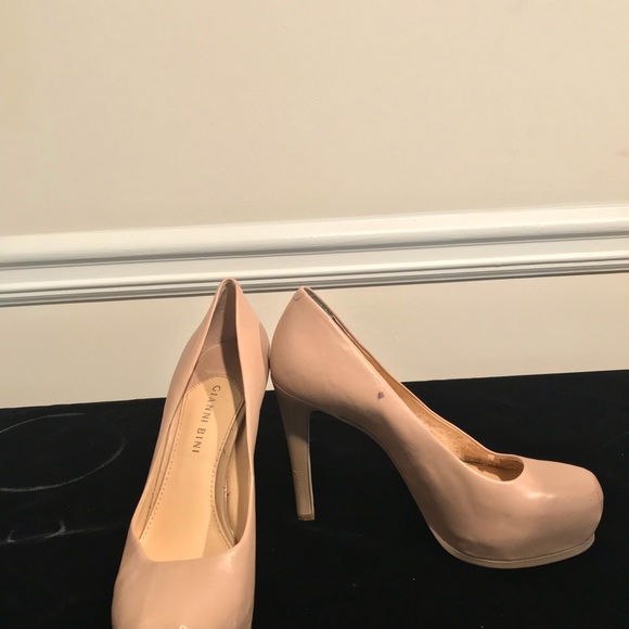 High Heels - Picture 2 of 3